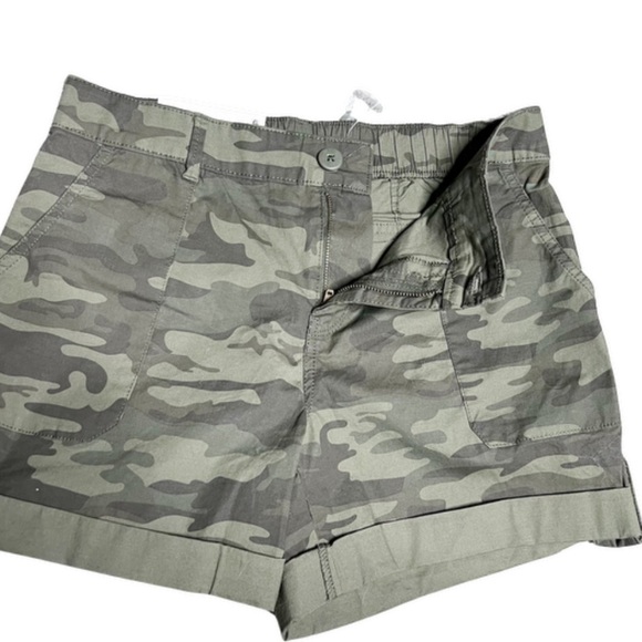 New with Tags Sanctuary Social Standard Women's Hero Relaxed Camo Utility Shorts - Picture 5 of 16